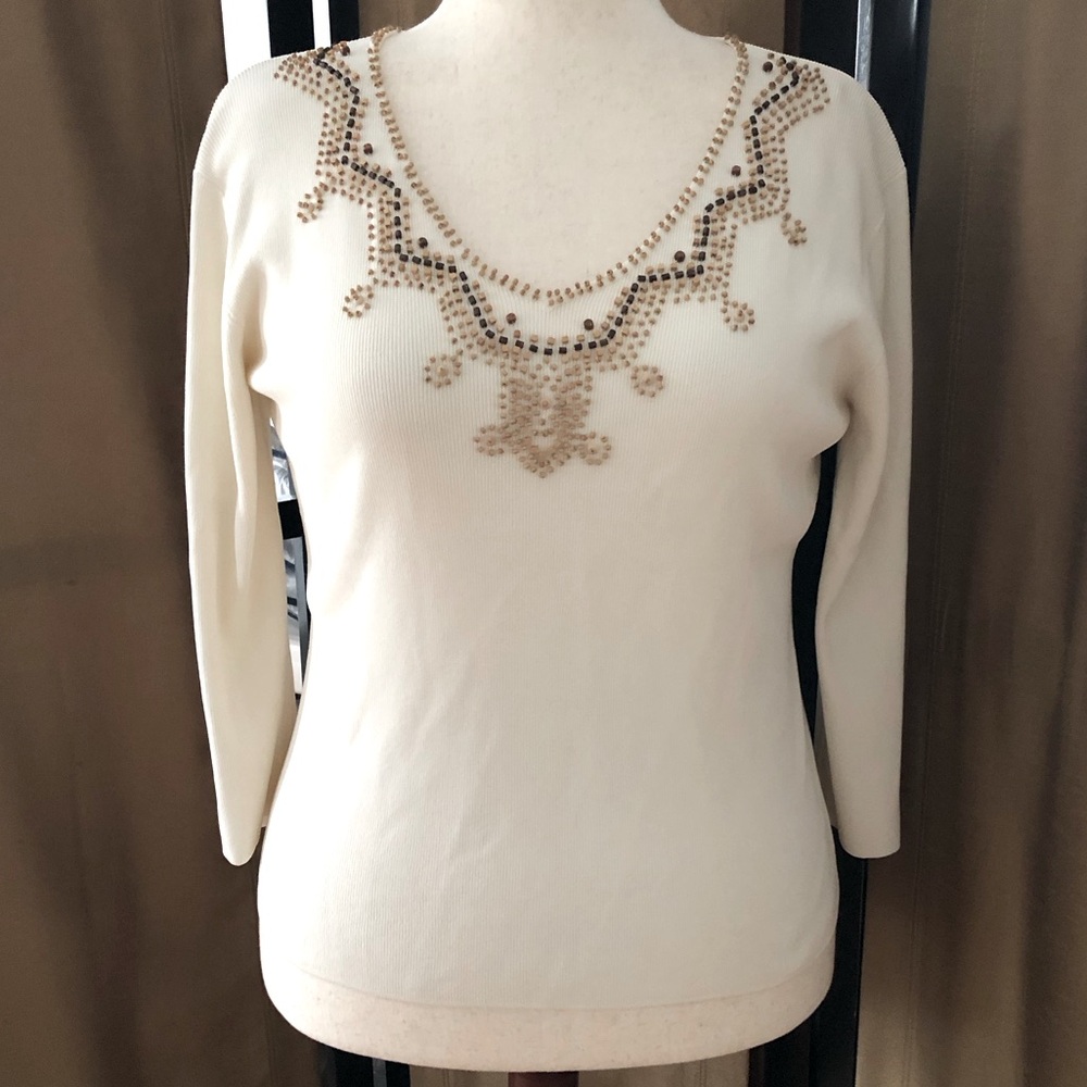 Cream Ribbed Top w Wood Bead Design